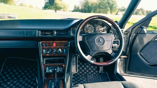 1993 Mercedes-Benz E320 W124 En venta (imagen 32 de 103)