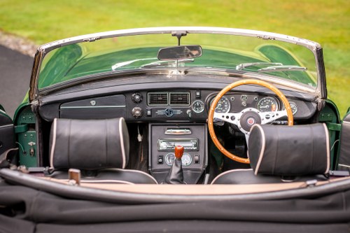 1975 MG MGB Roadster zum Verkauf (Bild 2 von 210)