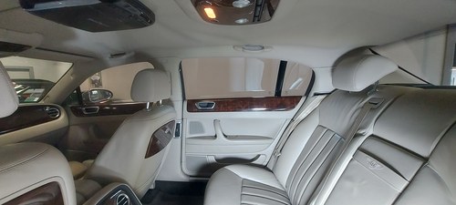 2007 Bentley Flying Spur zum Verkauf (Bild 36 von 133)