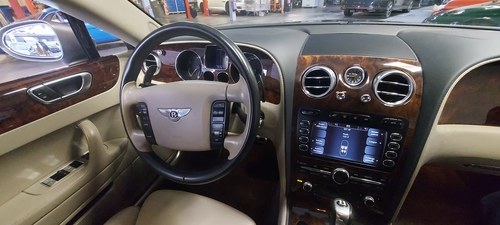2007 Bentley Flying Spur zum Verkauf (Bild 68 von 133)