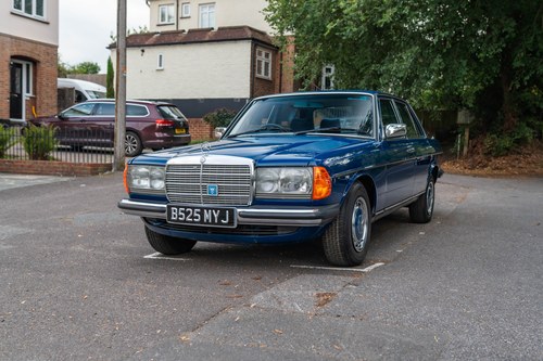 1984 Mercedes-Benz 230E Manual W123 - 33,854 miles For Sale (picture 8 of 158)