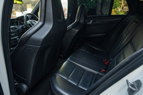 2011 Mercedes-Benz C63 Estate AMG Performance Plus Package W204 In vendita (immagine 35 di 118)