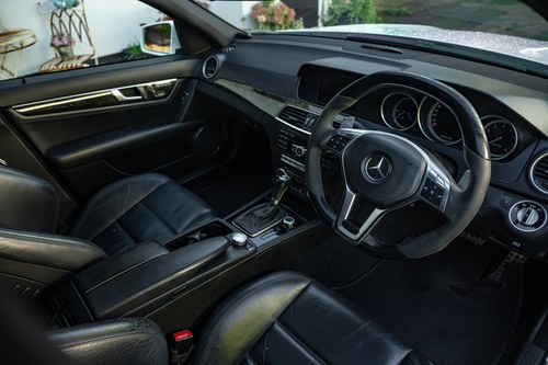 2011 Mercedes-Benz C63 Estate AMG Performance Plus Package W204 In vendita (immagine 46 di 118)