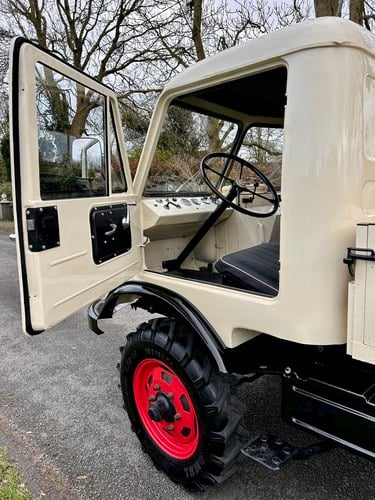 1955 Mercedes-Benz Unimog 401 ‘Froschauge’ In vendita (immagine 11 di 34)