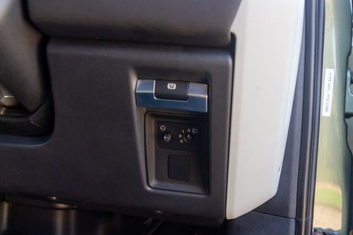 2021 Land Rover Defender 90 MHEV Warranty till Aug 2027 For Sale (picture 47 of 142)