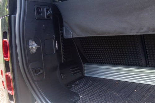 2021 Land Rover Defender 90 MHEV Warranty till Aug 2027 For Sale (picture 55 of 142)
