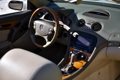 2007 Mercedes-Benz R230 SL550 Convertible 5,5L V8 na sprzedaż (zdjęcie 21 z 89)
