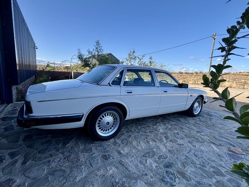 1990 Daimler XJ40 4.0 Auto For Sale (picture 19 of 166)