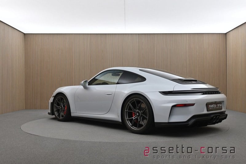 2025 Porsche 911 - 2 2025 Porsche 911 - 2