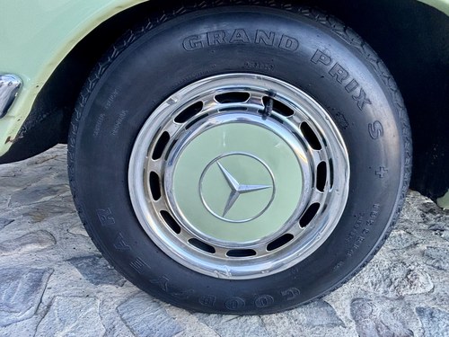 1976 Mercedes-Benz 280E W114 For Sale (picture 22 of 128)
