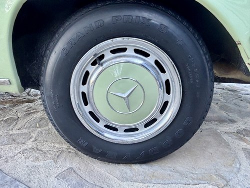 1976 Mercedes-Benz 280E W114 For Sale (picture 23 of 128)