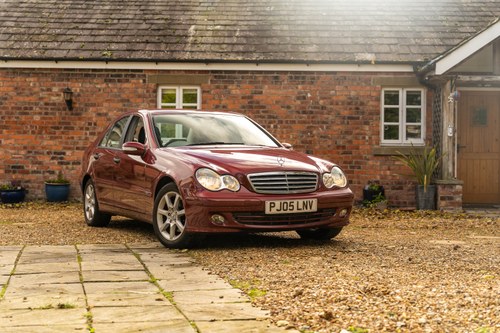 2005 Mercedes-Benz C180 Kompressor Classic SE For Sale (picture 1 of 126)
