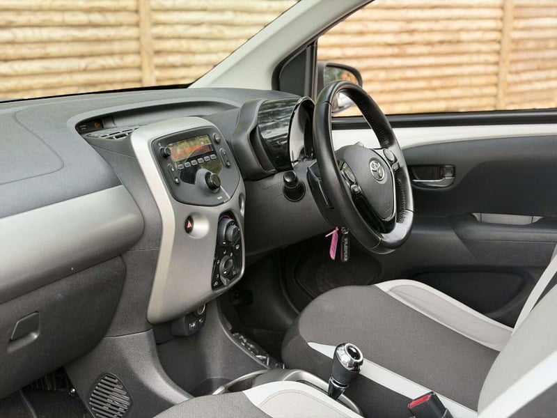 2016 Toyota Aygo X - 2 2016 Toyota Aygo X - 2