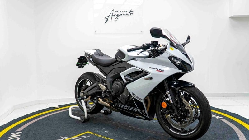 2024 Triumph Daytona - 2 2024 Triumph Daytona - 2
