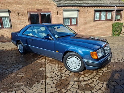 1991 Mercedes-Benz 230CE C124 à vendre (picture 3 of 99)