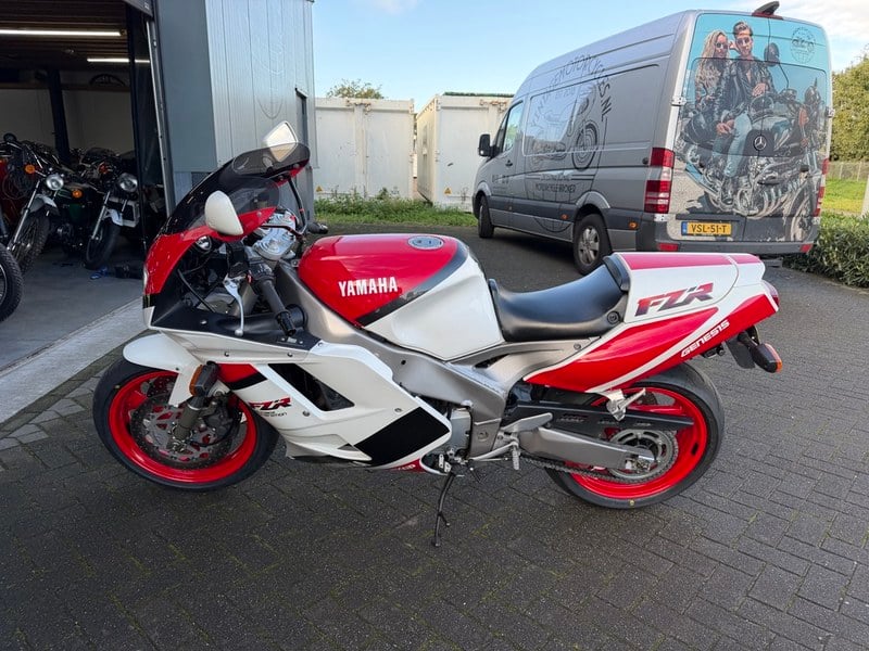 1992 Yamaha FZR 1000 - 1 1992 Yamaha FZR 1000 - 1