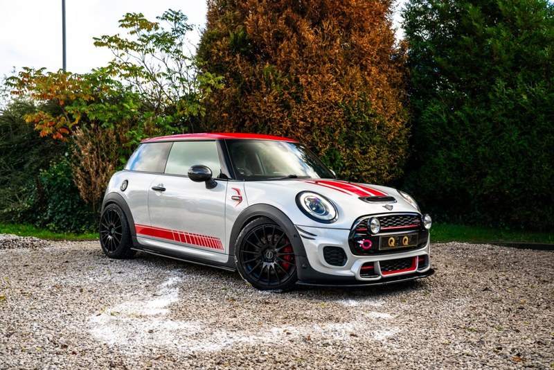 2015 Mini Hatchback - 1 2015 Mini Hatchback - 1