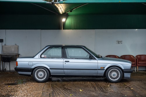 1990 BMW 316i E30 na sprzedaż (zdjęcie 4 z 197)