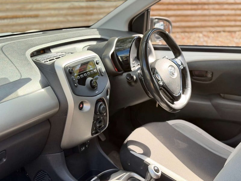 2016 Toyota Aygo - 2 2016 Toyota Aygo - 2