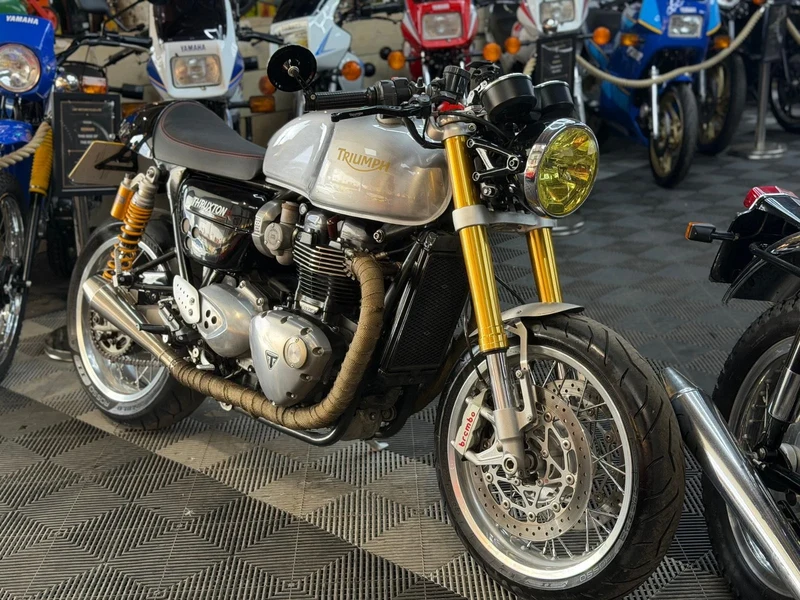 2016 Triumph Thruxton 1200R - 2 2016 Triumph Thruxton 1200R - 2