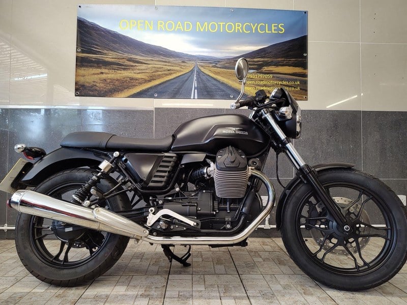 2016 Moto Guzzi V7 Stone - 1 2016 Moto Guzzi V7 Stone - 1