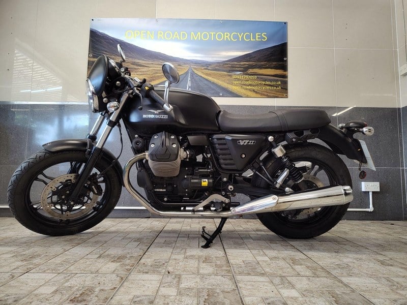 2016 Moto Guzzi V7 Stone - 2 2016 Moto Guzzi V7 Stone - 2