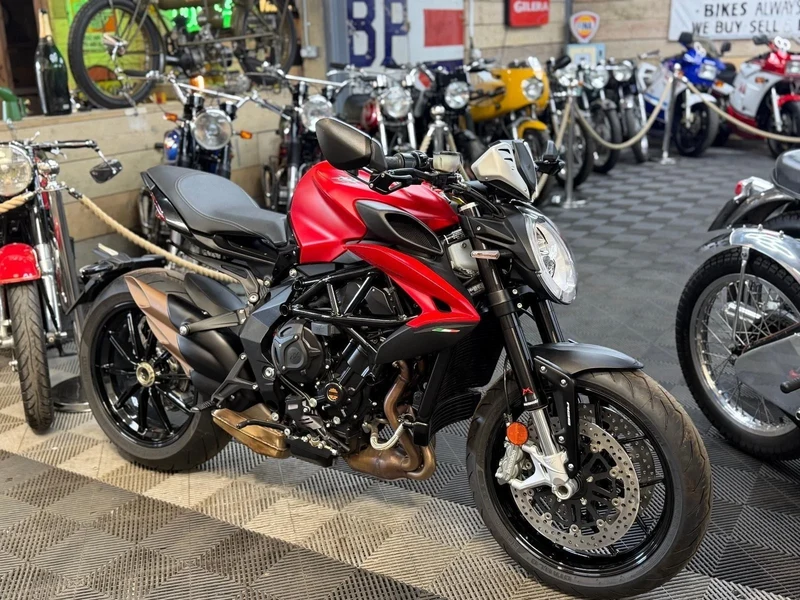2022 MV Agusta Dragster 800 - 2 2022 MV Agusta Dragster 800 - 2