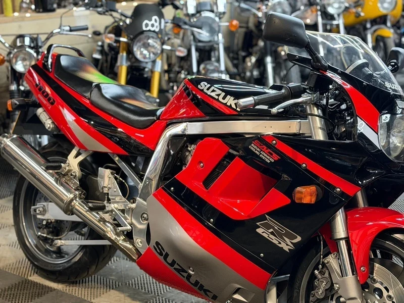 1991 Suzuki GSX R 1100 - 2 1991 Suzuki GSX R 1100 - 2
