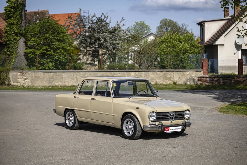 1971 Alfa Romeo Giulia - 1 1971 Alfa Romeo Giulia - 1