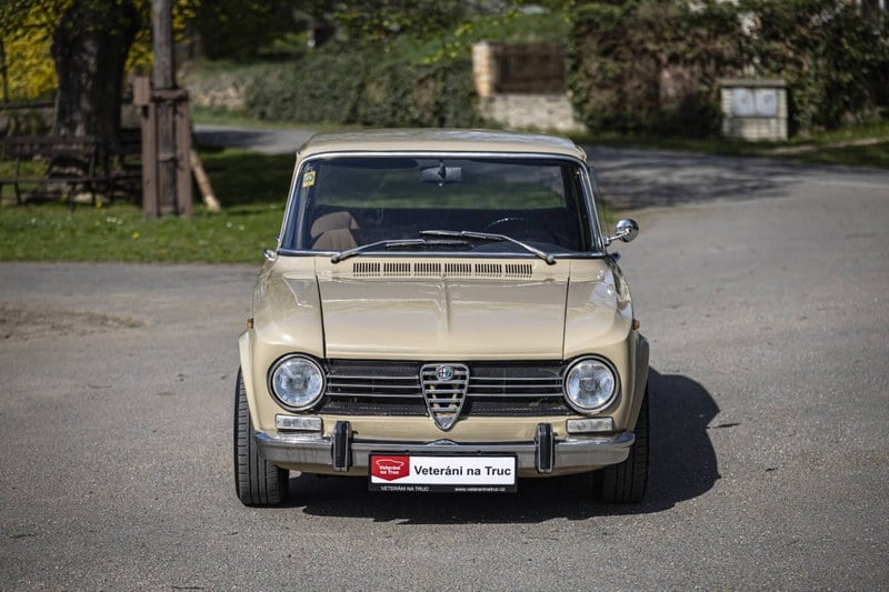 1971 Alfa Romeo Giulia - 2 1971 Alfa Romeo Giulia - 2