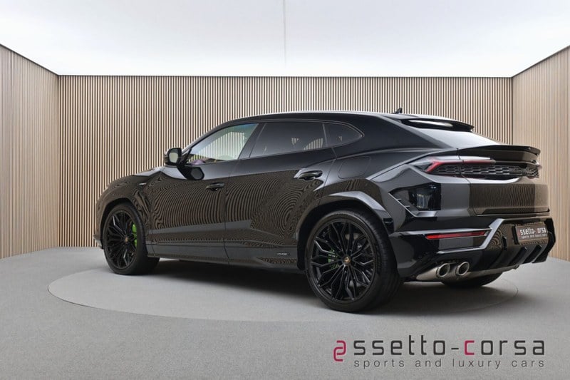 2026 Lamborghini Urus - 2 2026 Lamborghini Urus - 2
