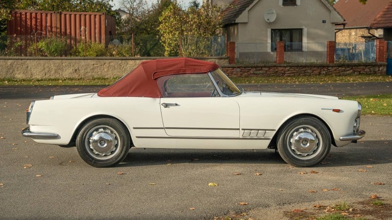 1961 Alfa Romeo 2000 - 2 1961 Alfa Romeo 2000 - 2