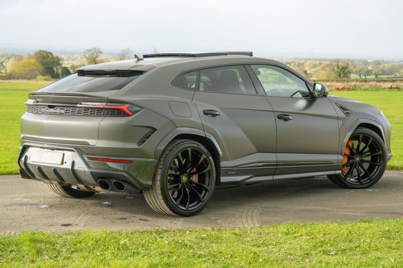 2025 Lamborghini Urus - 2 2025 Lamborghini Urus - 2