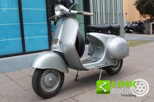 1958 Piaggio Vespa 150 GS, Completamente Restaurata, Motore nuov For Sale