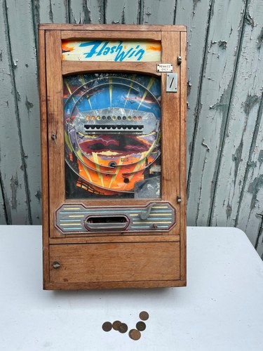 Lot 6 - A Flash Win wall mounted arcade amusement machine For Sale by Auction