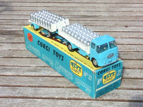 1962 Corgi gift set no 21 ERF drop side milk delivery lorry For Sale