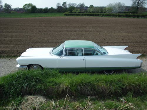 Cadillac coupe de ville 1960 Body-off restauration For Sale