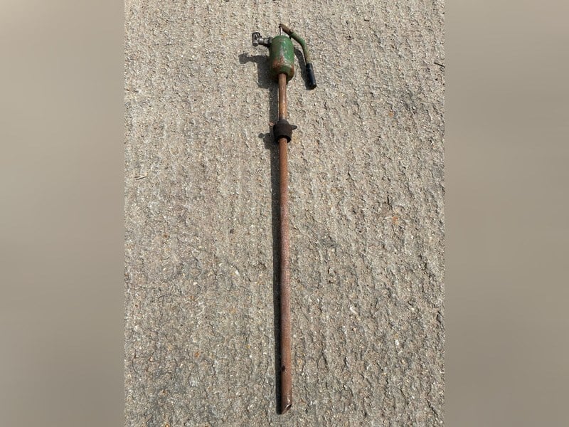 Vintage garage oil pump that would go into a oil drum £95