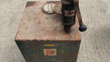 Vintage garage oil pump complete with tank and great patina