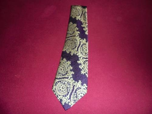 1978 Antique Design Tie. For Sale