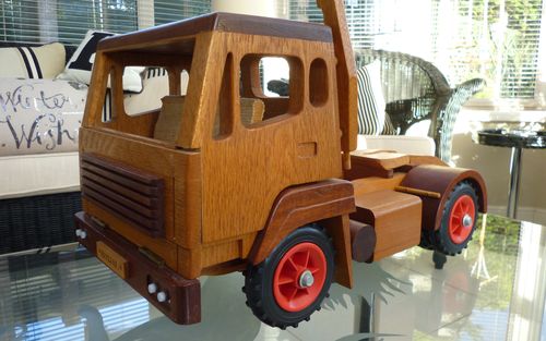 Handmade Wooden Truck & Trailer (picture 1 of 15)