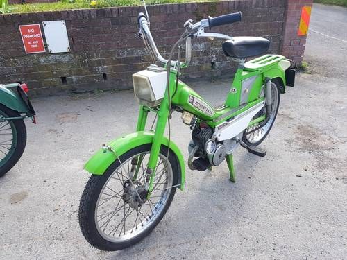 1976 mobylette green/white moped In vendita