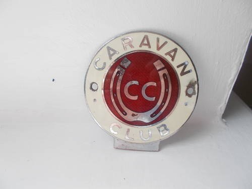 1950 VINTAGE CARAVAN CLUB CAR GRILLE BADGE CHROME AND ENAMEL For Sale