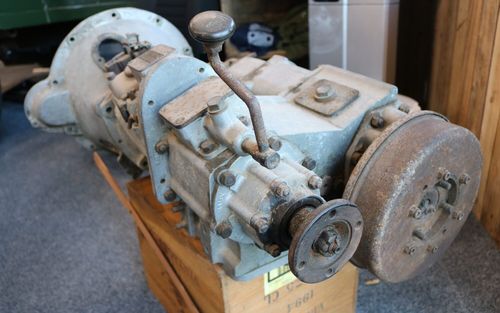 Land Rover 1948/49 Pre Production Gearbox (picture 1 of 24)