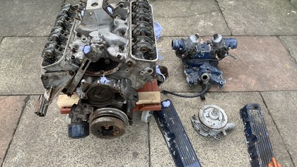 Rover 3500 V8 Carb Engine