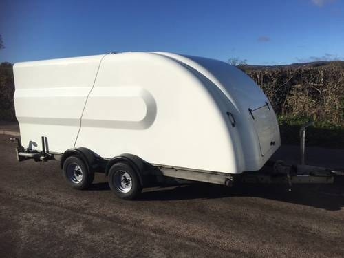 2005 BRIAN JAMES MINNO SHUTTLE ENCLOSED RACE TRAILER VENDU
