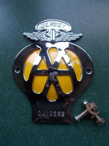 AA JERSEY CHROME CAR BADGE 1945 - 57 WITH FIXINGS In vendita