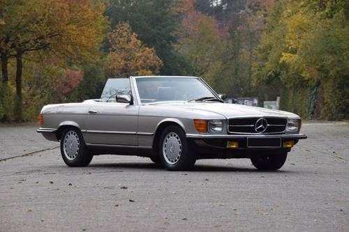 1986 Mercedes-Benz 500 SL 2+2 avec hard top For Sale by Auction